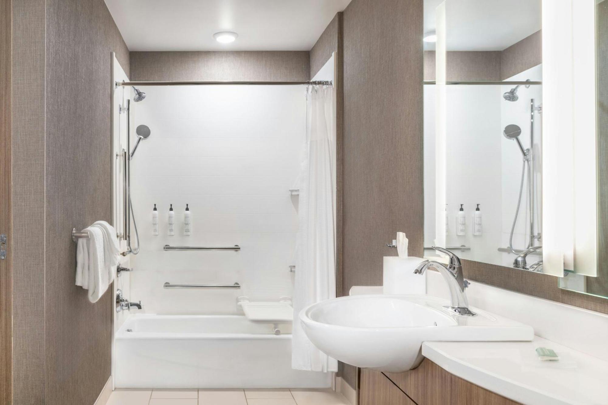 Hotel Springhill By Marriott 3*